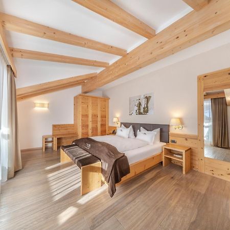 Hotel Chalet Dlaces Selva di Val Gardena Exteriör bild