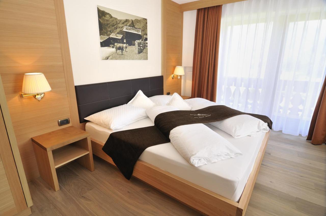 Hotel Chalet Dlaces Selva di Val Gardena Rum bild