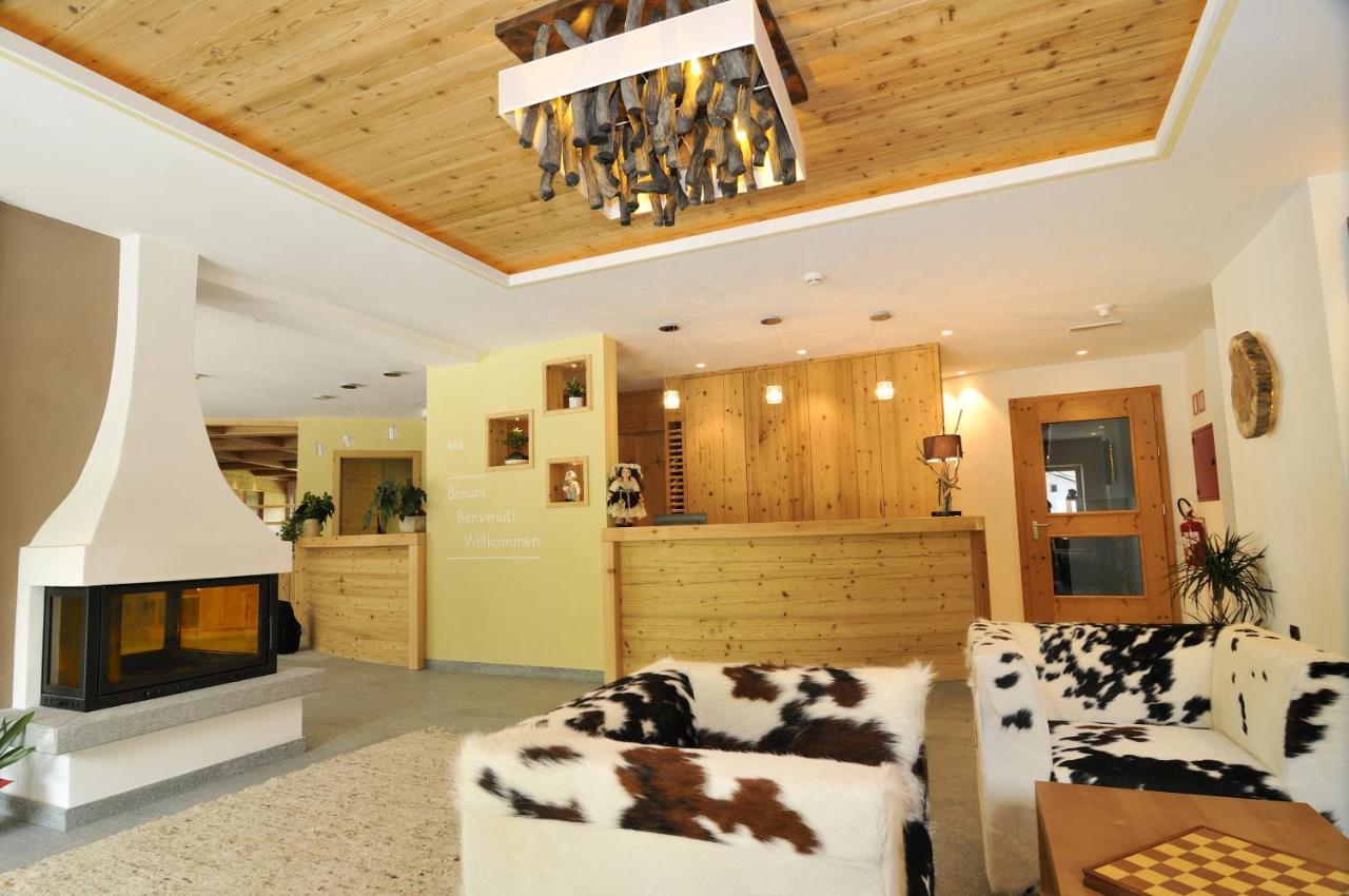 Hotel Chalet Dlaces Selva di Val Gardena Exteriör bild
