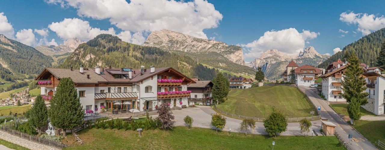 Hotel Chalet Dlaces Selva di Val Gardena Exteriör bild
