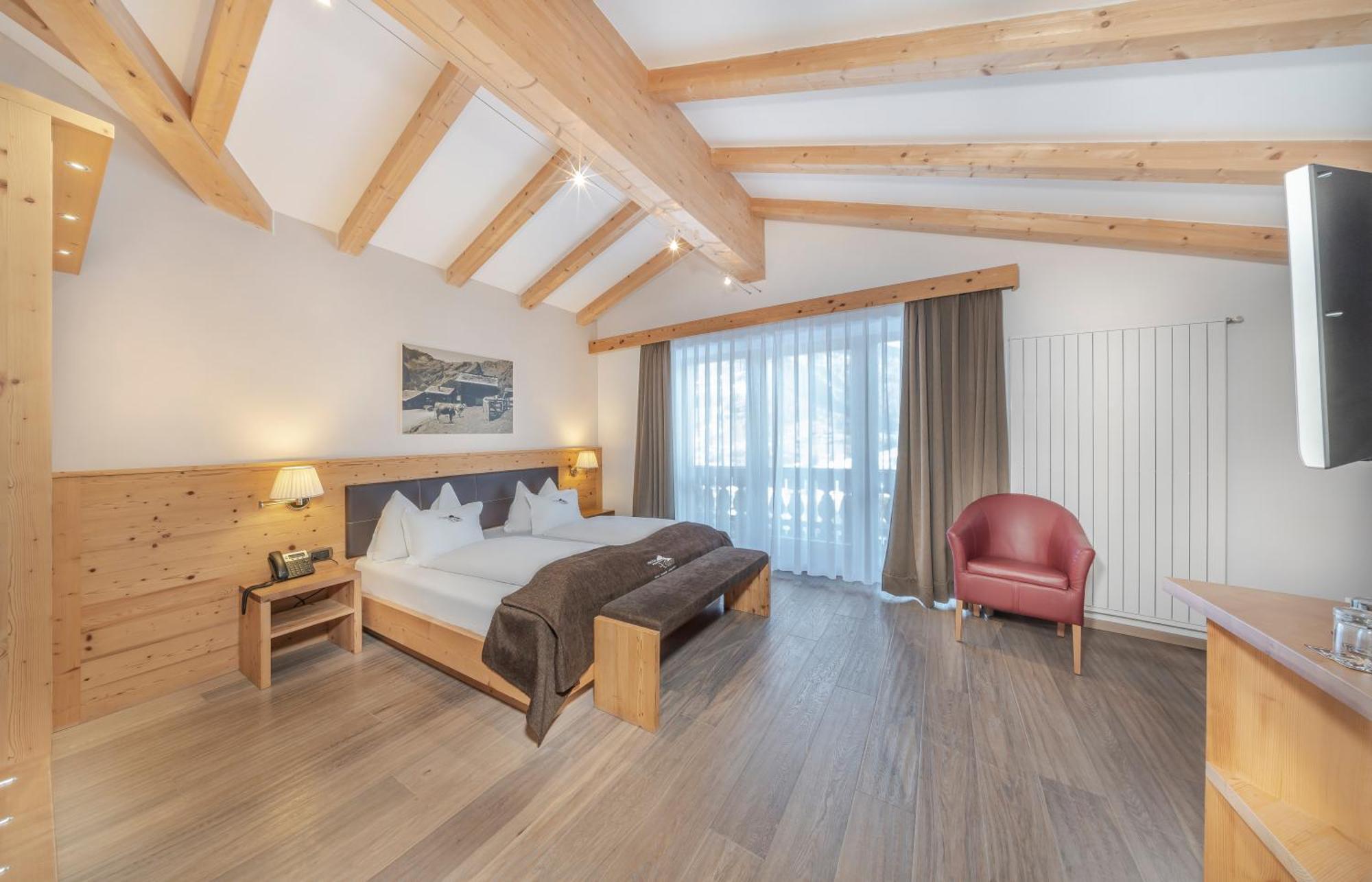 Hotel Chalet Dlaces Selva di Val Gardena Exteriör bild