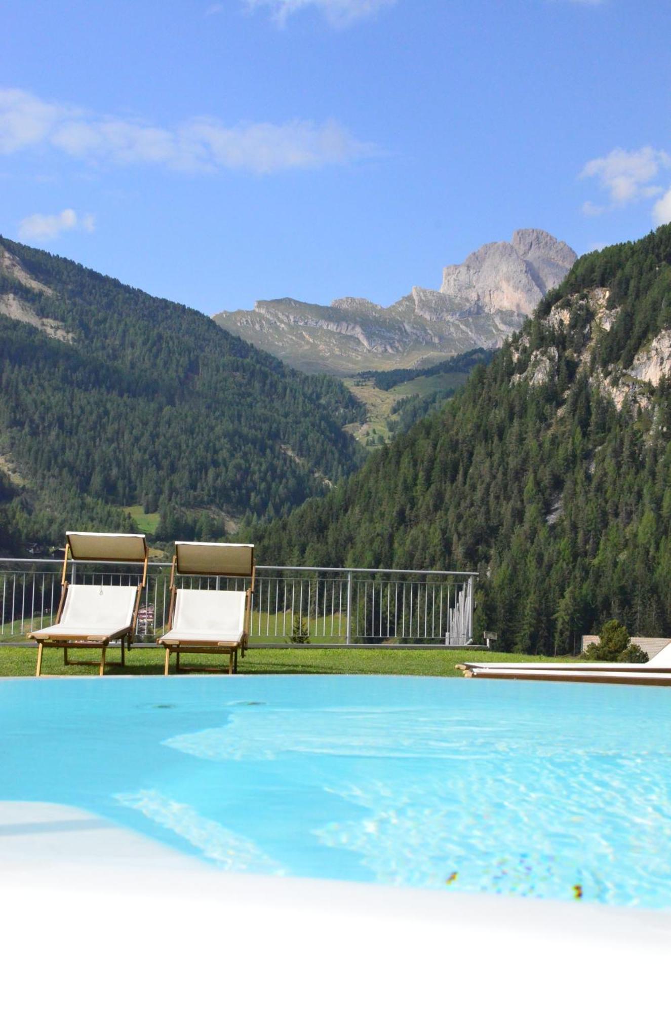 Hotel Chalet Dlaces Selva di Val Gardena Exteriör bild